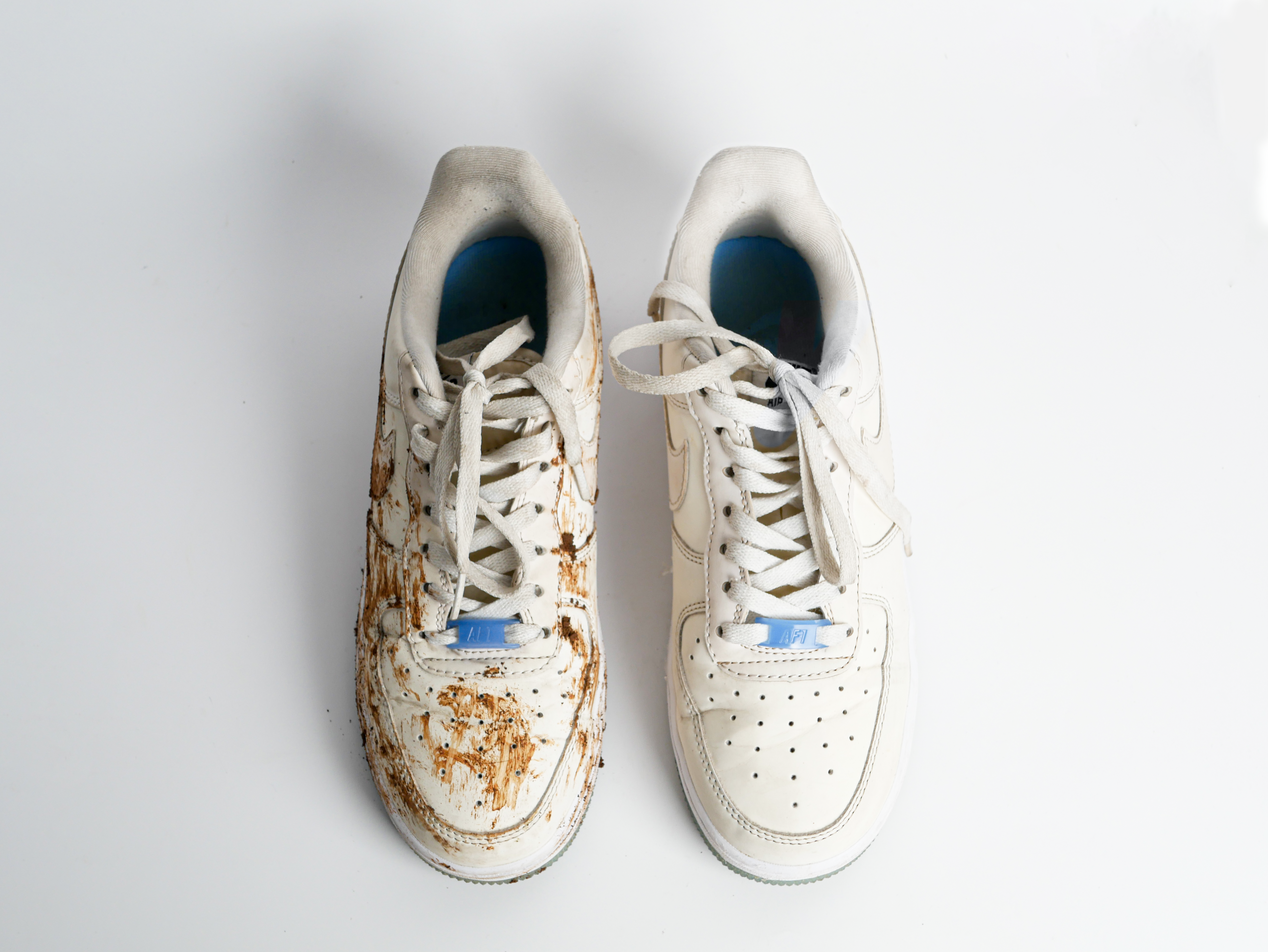 Tips Membersihkan Sepatu Putih Bikin Tampil Seperti Baru